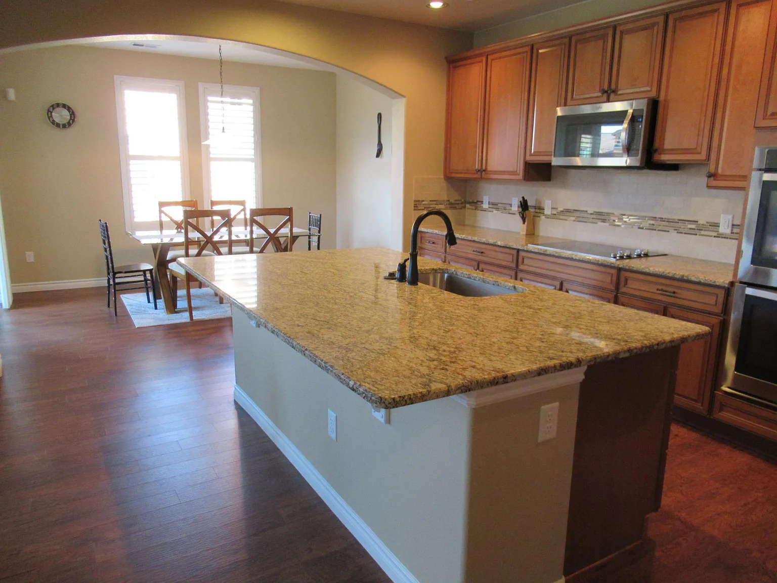 3 bed, 2036 sqft, $4,200 — Photo 4