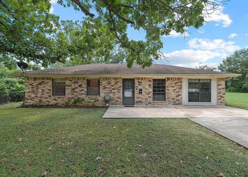 1st image of 213 Atascosa St