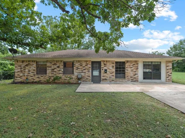213 Atascosa St, Lockhart, TX 78644