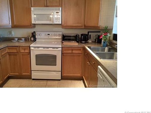 Fully applianced Kitchen