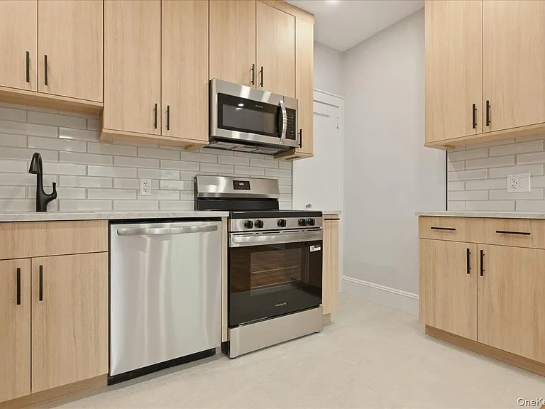 43 New Hyde Park Rd #2 — Photo 3
