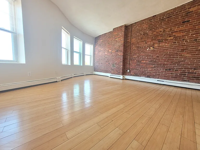 338 Warren St #5 — Photo 6