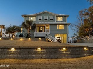 7606 Sound Dr, Emerald Isle, NC 28594