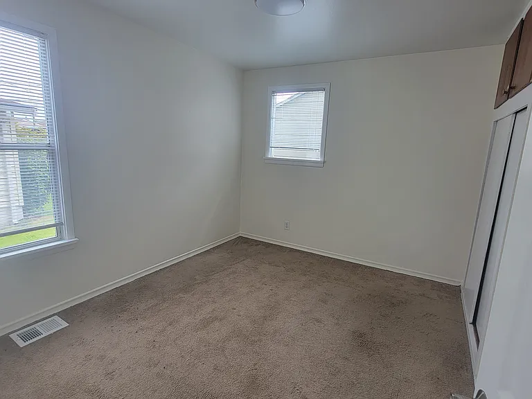 2209 Lombard Ave #1 — Photo 9