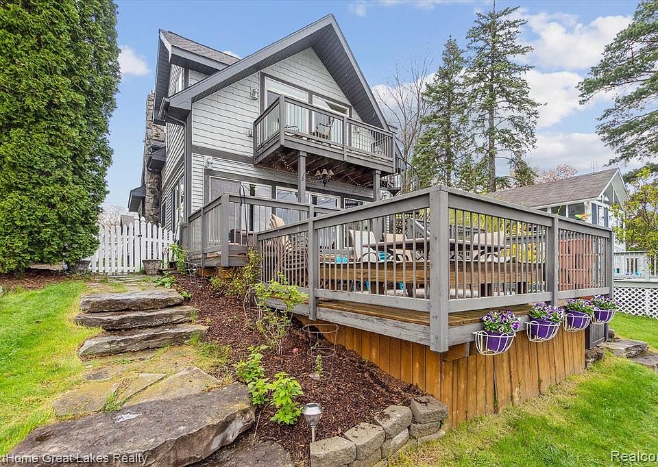 12231 Margaret Dr, Fenton, MI 48430 MLS 20230034024 Zillow