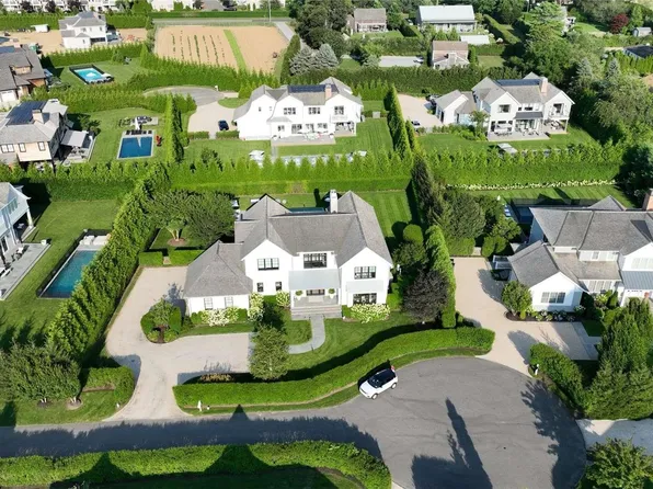 82 Rosko Ln, Southampton, NY 11968