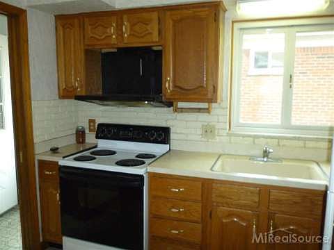 3rd image of 14250 Deering St