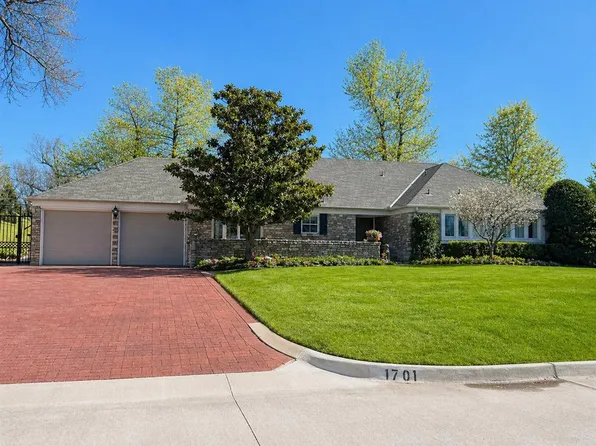 1701 Randel Rd, Nichols Hills, OK 73116