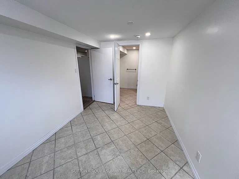 577 Oshawa Blvd N — Photo 13