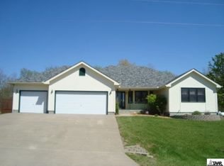 6864 Shawnee Ln, Ozawkie, KS 66070