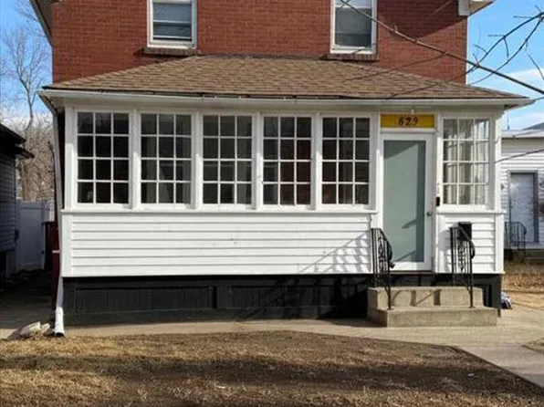 823 N 4th St SE, Medicine Hat, AB T1A 0L5