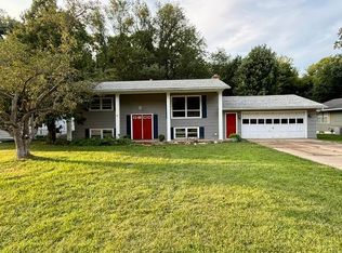 711 N Dr E, Marshall, MI 49068