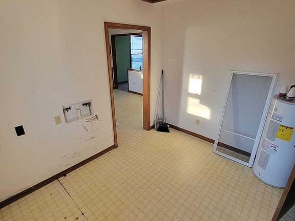 5th image of 1010 E Washington St