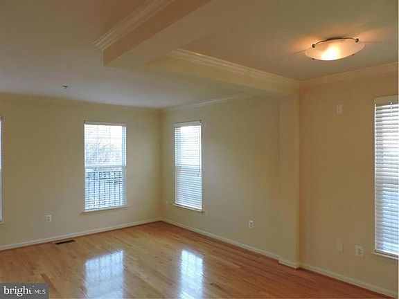 4th image of 700 Norfolk Ln