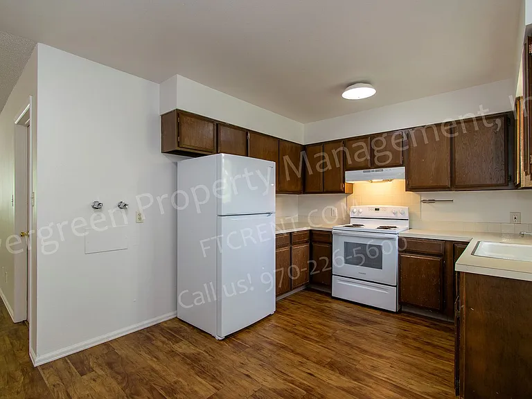 2439 Clearview Ave — Photo 6