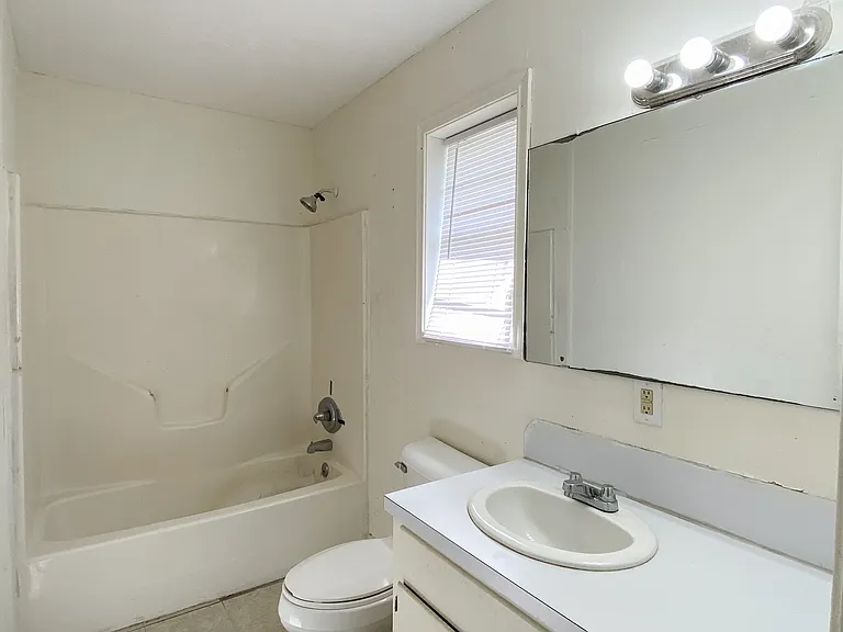 715 Live Oak St — Photo 10