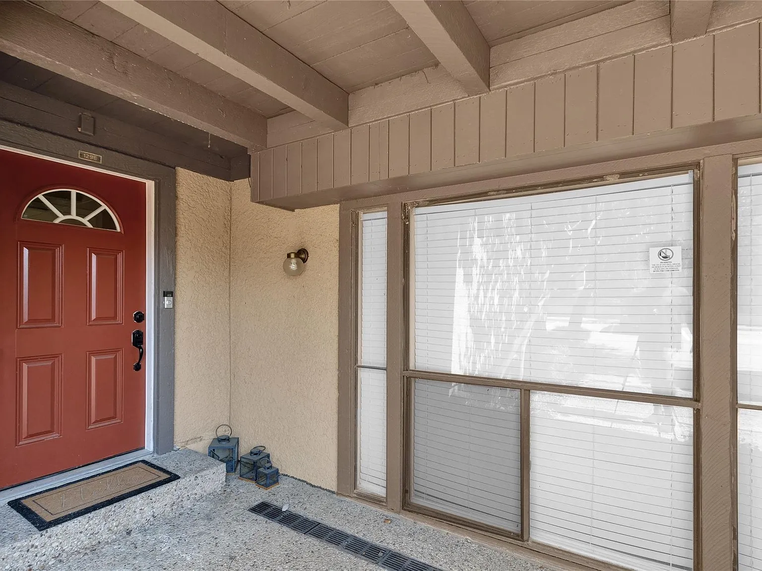 3 bed, 2.5 bath, 1639 sqft, $2,100 — Photo 2