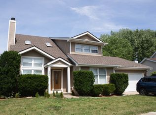 923 Oak Ridge Dr, Streamwood, IL 60107