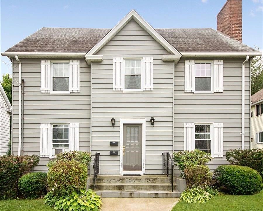 Front exterior picture of 1067 Hillside Avenue in Stratford CT.