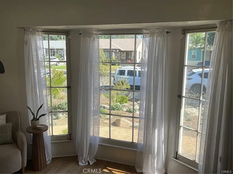 4586 Sunnyside Dr — Photo 8