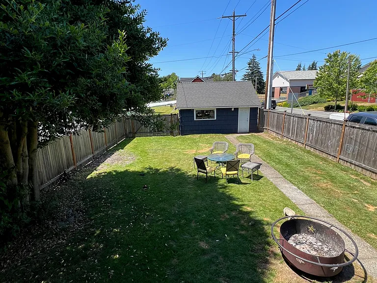 1002 Oakes Ave — Photo 4