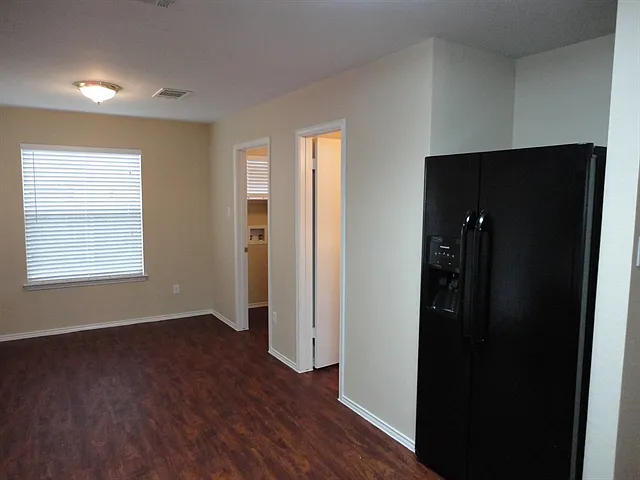 610 Carole Cv — Photo 3