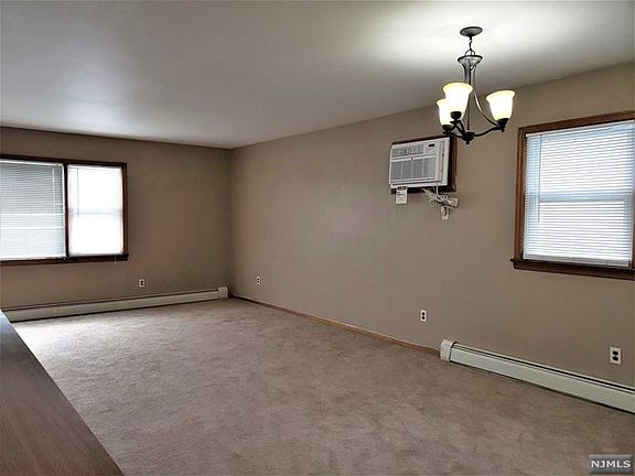 2nd image of 469 Hickory St