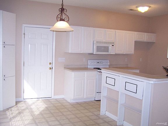 Kitchen with Eat in Area