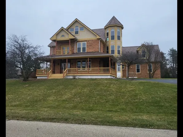 1320 Bull Valley Dr, Woodstock, IL 60098