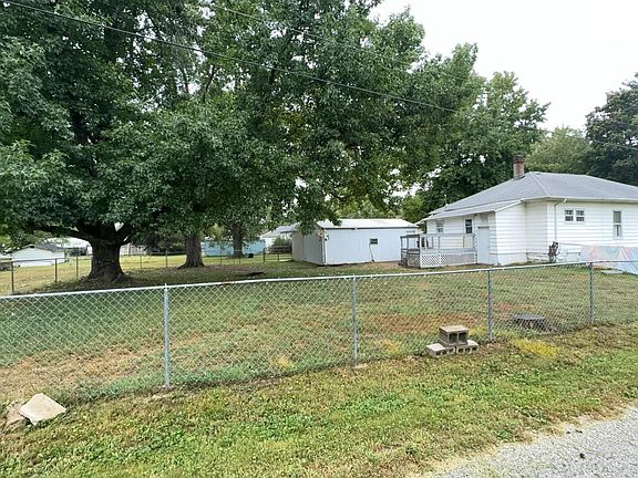 4th image of 21790 Benton St