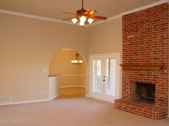 5th image of 111 Carriage Dr