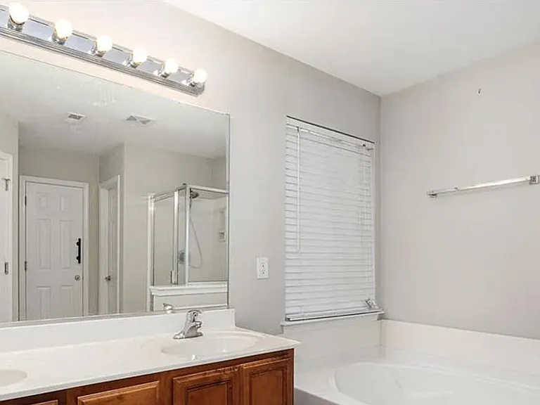 1212 Oakdale Commons Ct — Photo 25