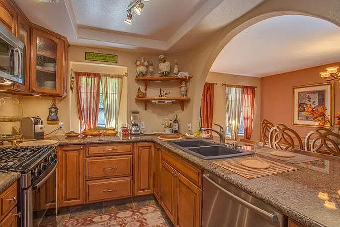3 bed, 1759 sqft, $5,100 — Photo 3