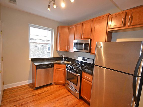 3rd image of 1642 W Greenleaf Ave #46
