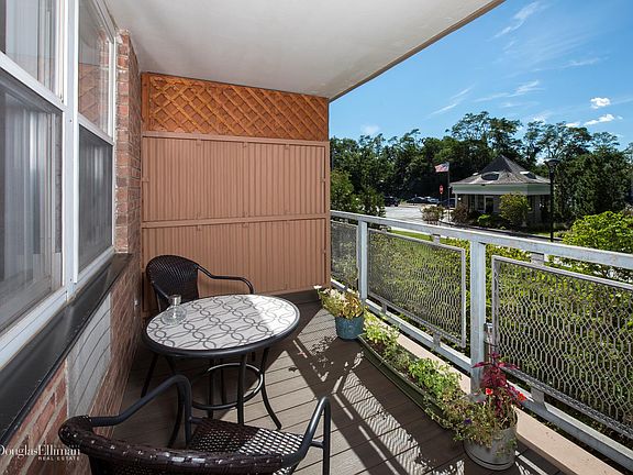 4th image of 5700 Arlington Ave APT 1K