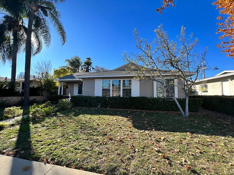 Front of home with manicured garden