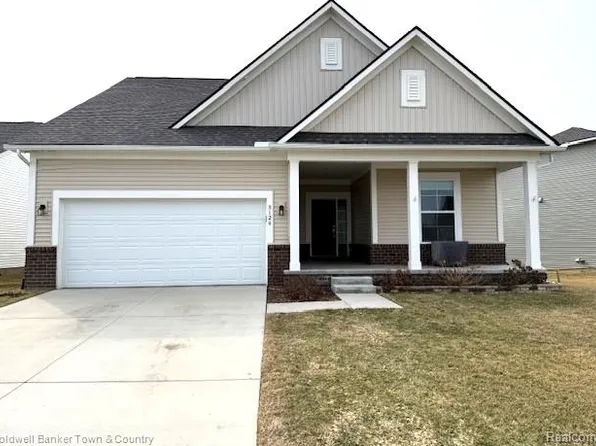 8126 Carston Ln, Brighton, MI 48116