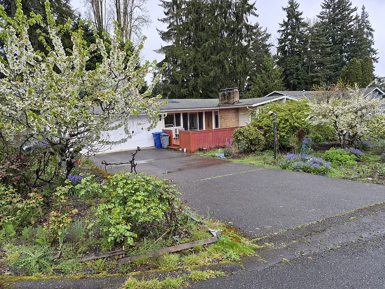 12428 NE 6th Pl — Photo 1