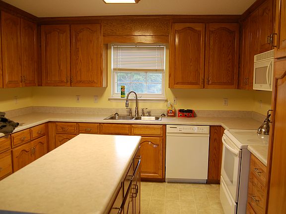 3rd image of 407 Freedom Dr