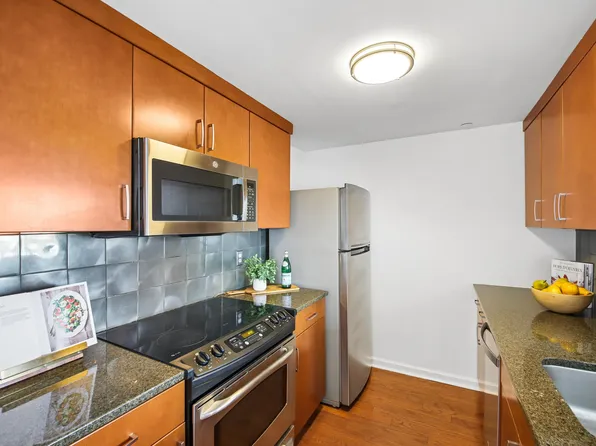 20 2nd Street image 13 of 43