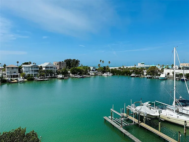 12500 Capri Cir N #401 — Photo 38