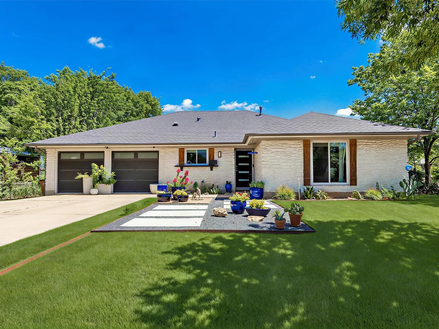 3 bed, 2.0 bath, 1484 sqft, $3,200 — Photo 1
