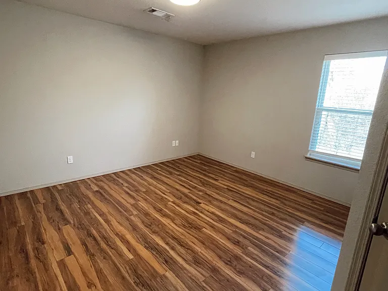 4498 W Bungalow St — Photo 8