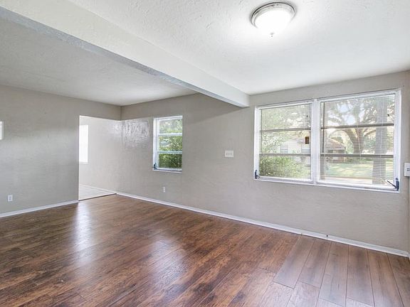 3rd image of 2126 22nd Ave S