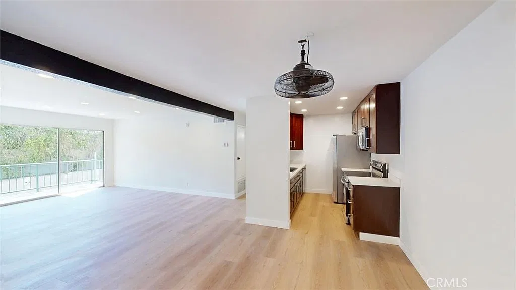2 bed, 990 sqft, $2,600 — Photo 1