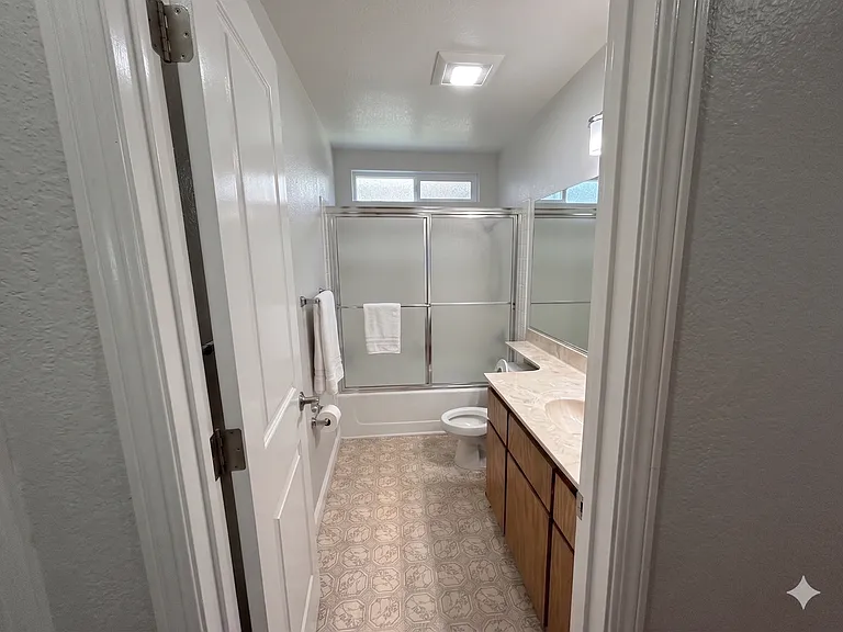4535 Amiens Ave — Photo 10
