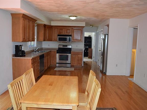 4th image of 14 Birch Hill Dr