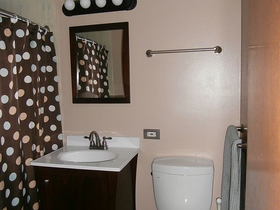 3rd image of 30 E Thorndale Ave