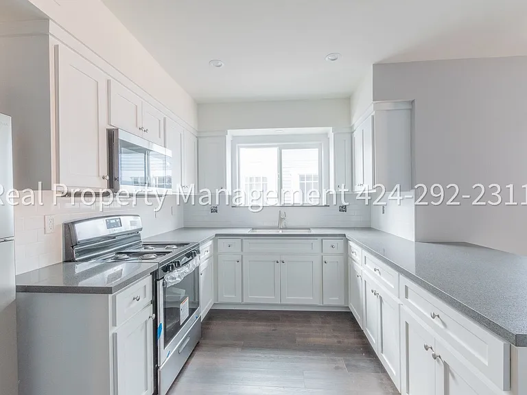 1352 E 23rd Street — Photo 13