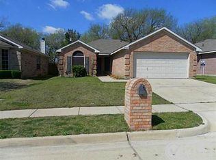 2700 Wakecrest Dr, Fort Worth, TX 76108